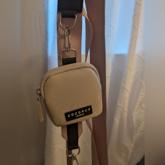Cocopup Dog Walking Crossbody Bag NWOT - Picture 6 of 7